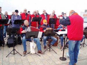 B Koor met dirigent en muzikanten